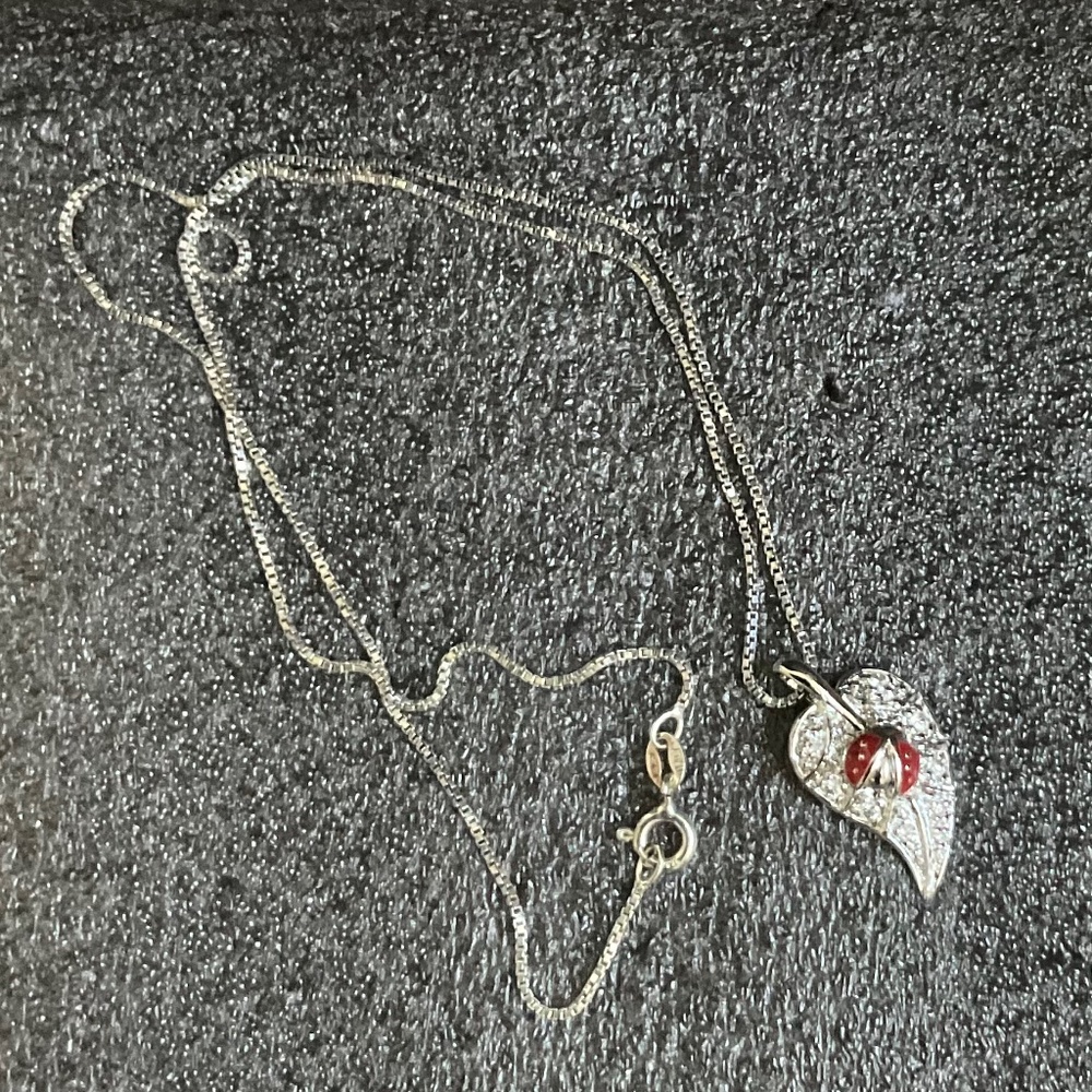 Brand New ladybird on leaf pendant with 925 silver necklace